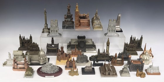 (LOT) SOUVENIR & COMMEMORATIVE ARCHITECTURAL BUILDING MODELS