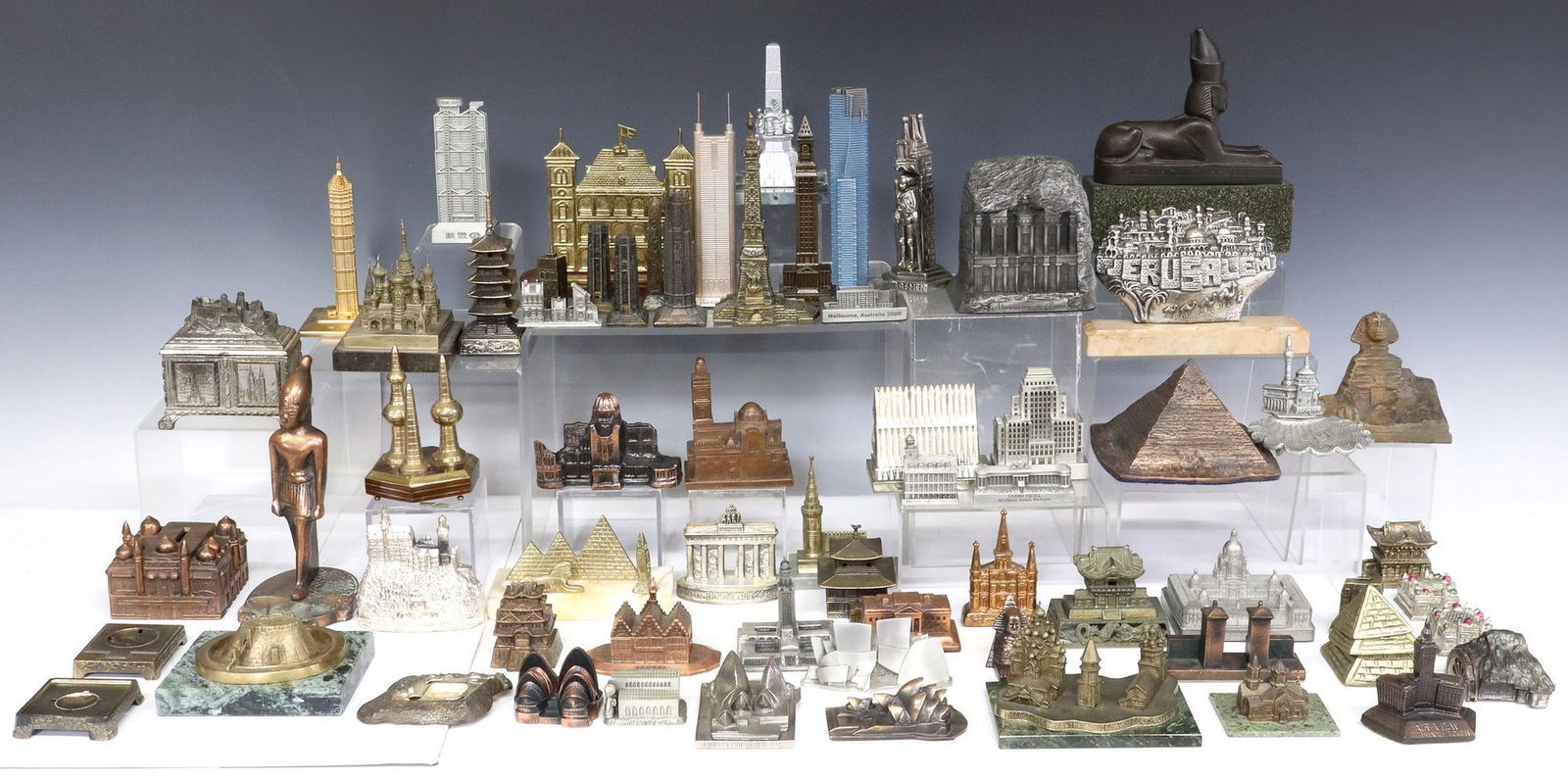 (LOT) SOUVENIR ARCHITECTURAL BUILDING MODELS & STATUETTES (1 of 6)