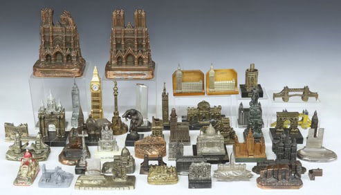 (LOT) SOUVENIR ARCHITECTURAL BUILDING MODELS & STATUETTES, EUROPEAN ATTRACTIONS