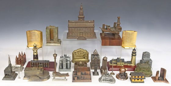 (LOT) SOUVENIR ARCHITECTURAL BUILDING MODELS & STATUETTES