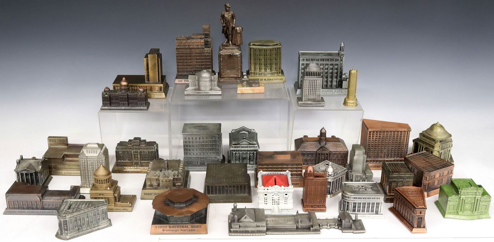 (LOT) SOUVENIR ARCHITECTURAL BUILDING MODELS & COIN BANKS (1 of 5)