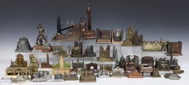(LOT) SOUVENIR ARCHITECTURAL BUILDING MODELS & STATUETTES