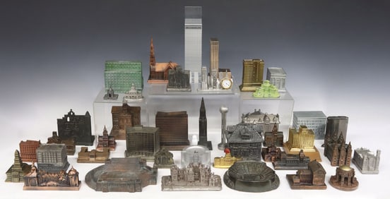 (LOT) SOUVENIR ARCHITECTURAL BUILDING MODELS & STATUETTES