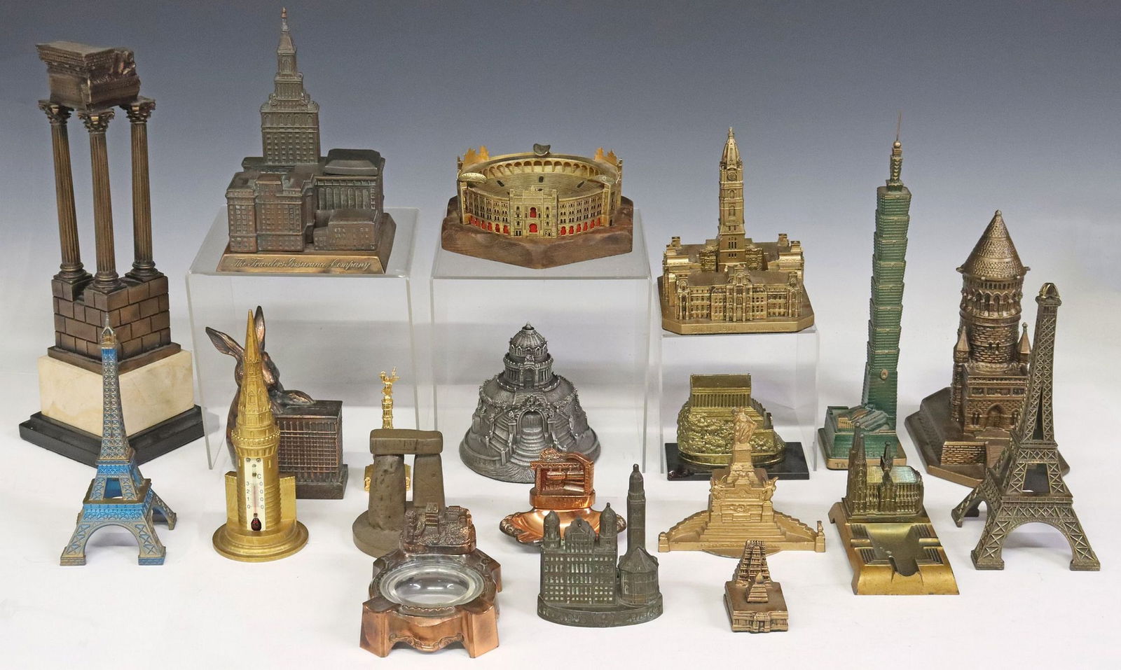 (LOT) SOUVENIR ARCHITECTURAL BUILDING MODELS & STATUETTES (1 of 6)