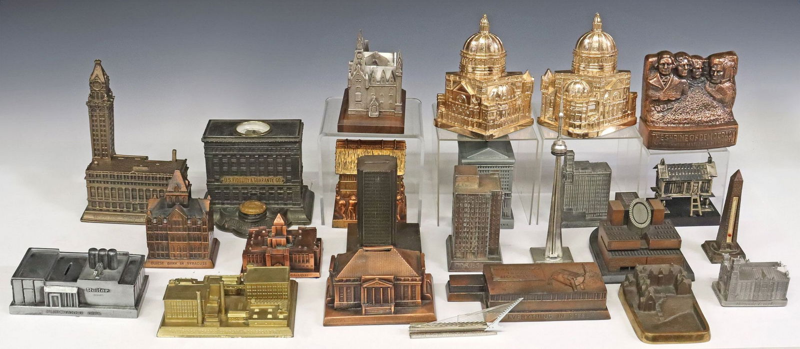 (LOT) SOUVENIR ARCHITECTURAL BUILDING MODELS & STATUETTES (1 of 8)
