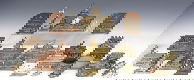 (LOT) SOUVENIR ARCHITECTURAL BUILDING MODELS, COIN BANKS, & BOOKENDS