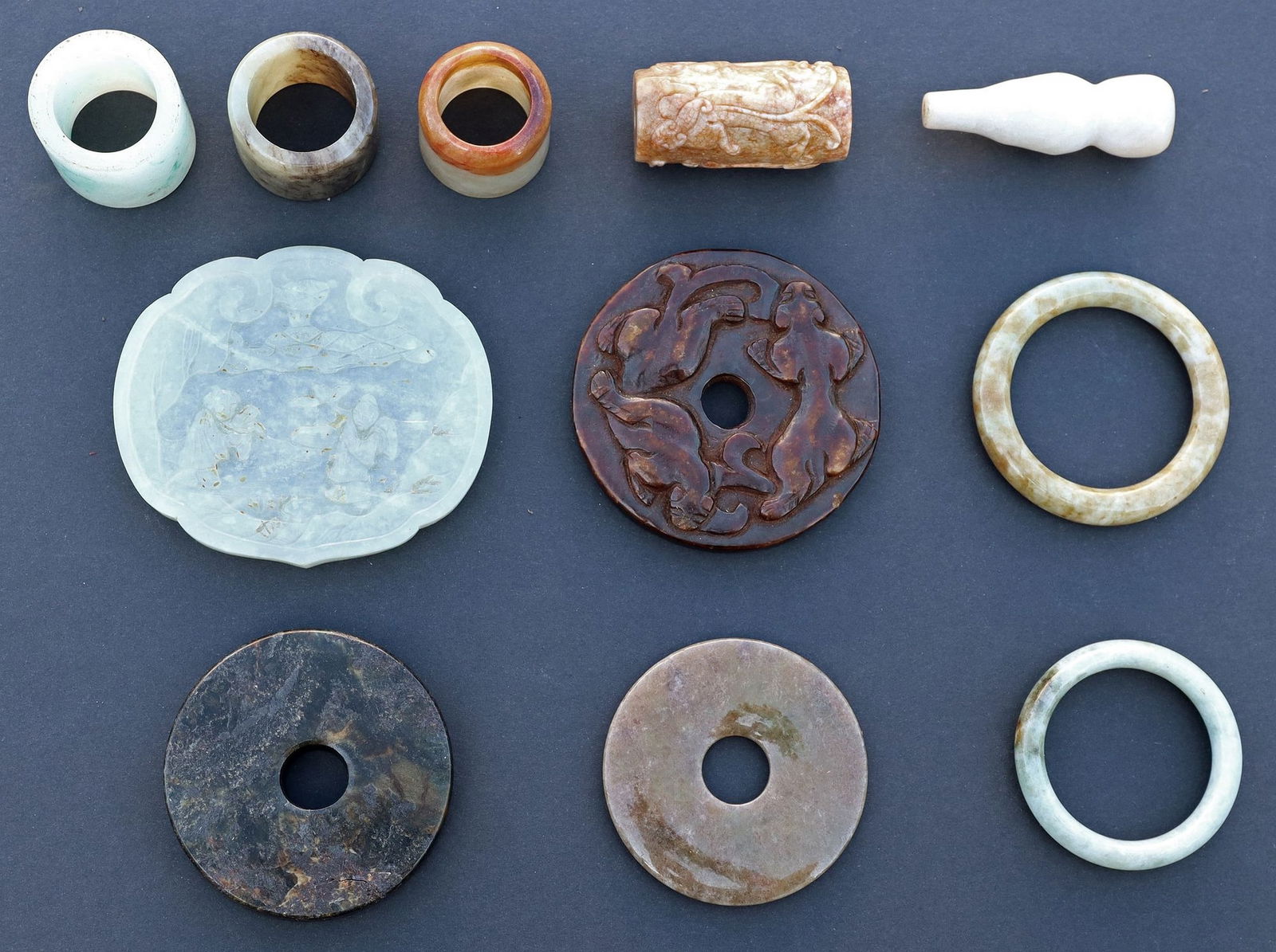 (11) CHINESE CARVED JADE BI, TOGGLE & ACCESSORIES (1 of 5)