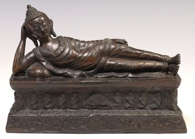 THAI PATINATED BRONZE SCULPTURE OF THE BUDDHA IN PARINIRVANA