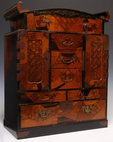 JAPANESE LACQUERED & PARQUETRY INLAID TABLETOP CABINET