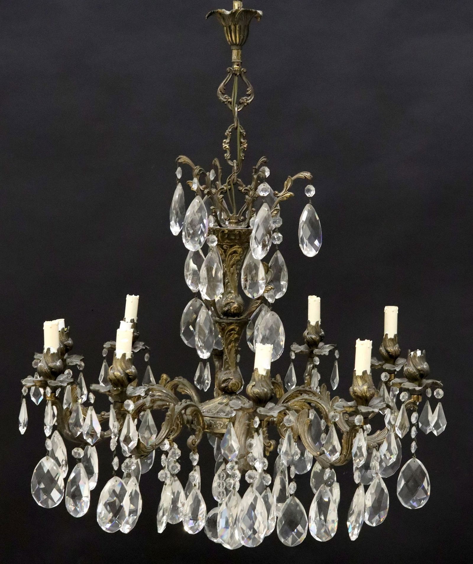 ITALIAN GILT METAL & CRYSTAL FOLIATED 10-LT CHANDELIER: Italian gilt metal and crystal ten-light chandelier, 20th c., having central standard, issuing ten scrolls arms terminating at foliated bobeche fitted with faux candlestick, and hung with cut cry