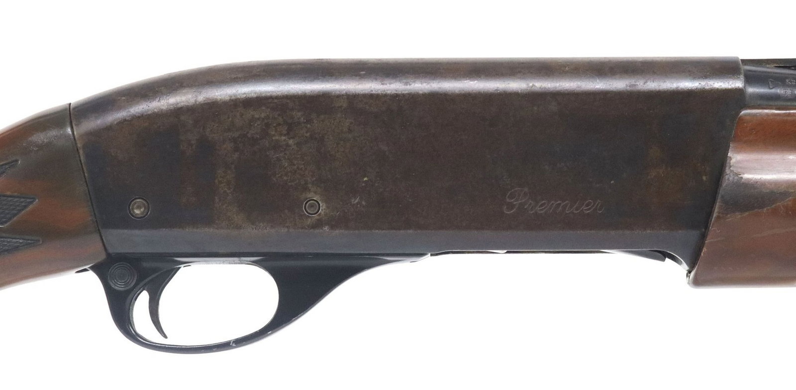 REMINGTON M11-87 AUTO LOAD 12GA SHOTGUN: Remington Model 11-87 Auto Load Shotgun, 12 gauge, left side bolt, 2.75 or 3" shells, 27.25" vent rib barrel, white bead front sight, checkered hardwood stock, recoil pad, wood with scratche