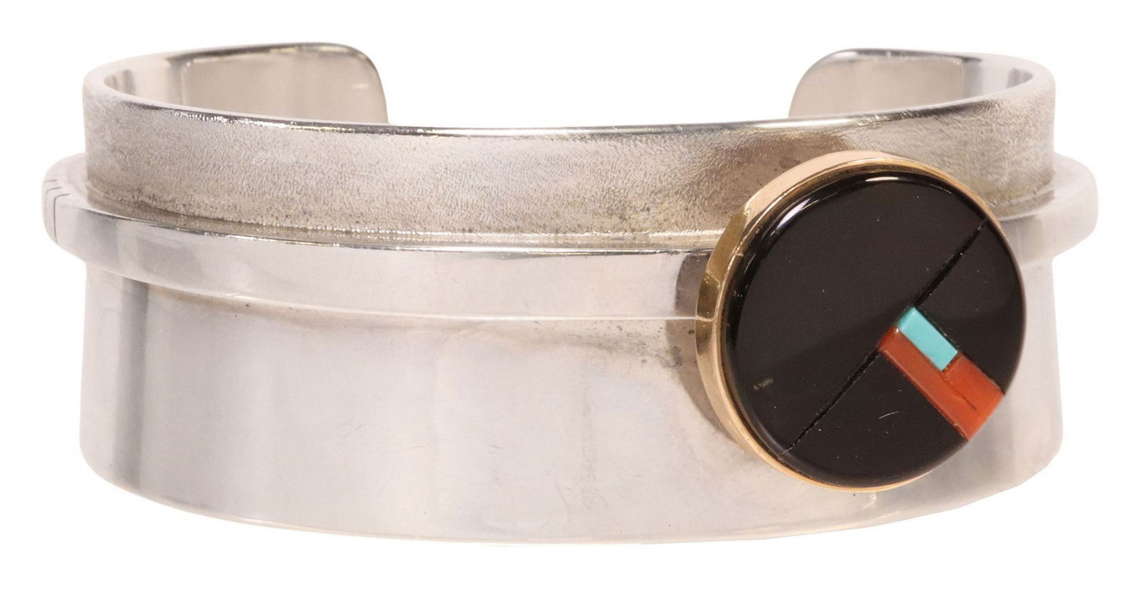 RICHARD CHAVEZ (B.1949) SAN FELIPE PUEBLO SILVER CUFF WITH INLAID BEZEL: Native American silver (content unknown) bracelet, Richard Chavez (San Felipe Pueblo, b.1949), tapering cuff in contrasting textured and polished finishes, elevated 14kt yellow gold (tested) bezel wit