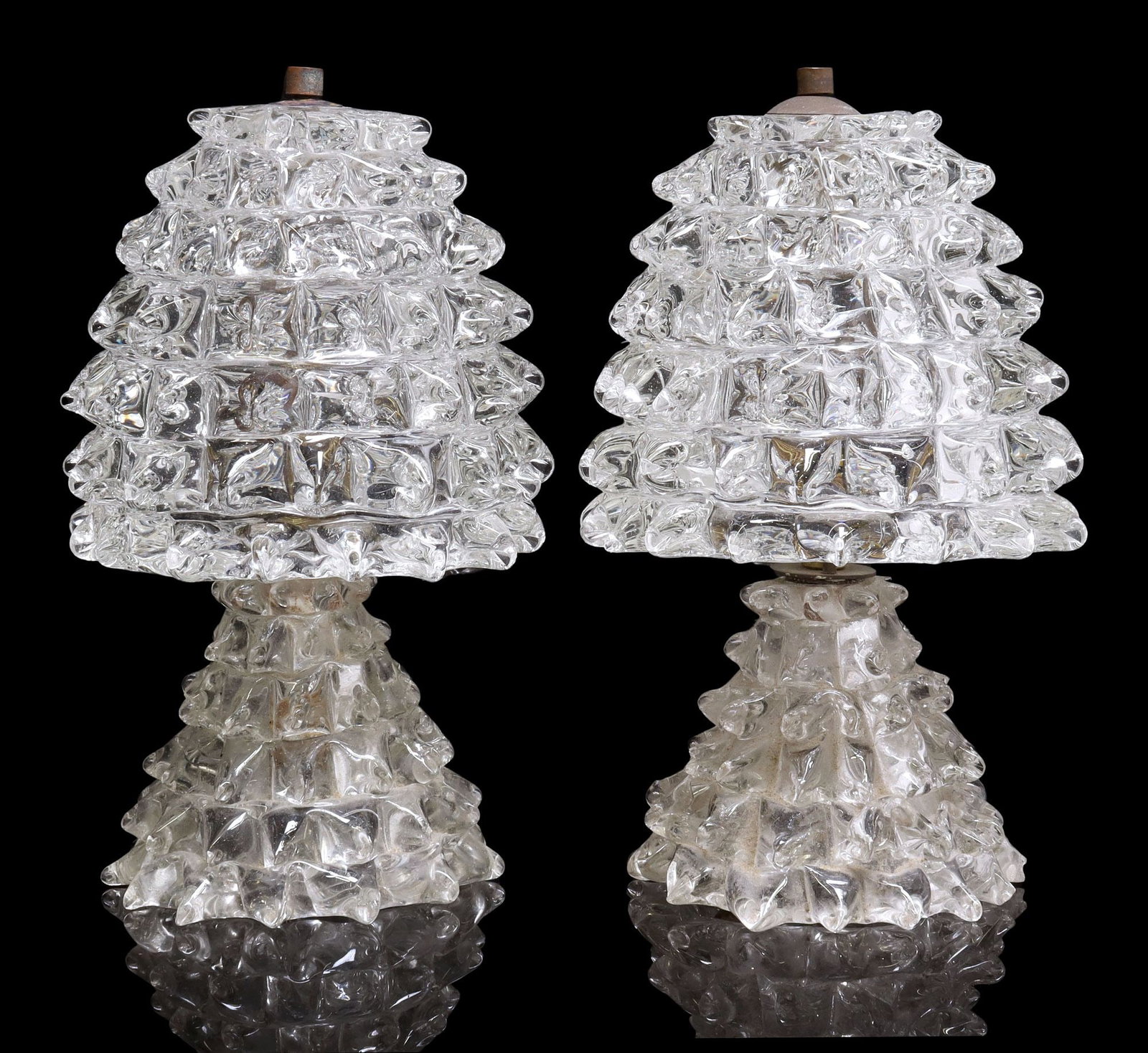 (2) MANNER OF BAROVIER & TOSO MURANO ROSTRATO GLASS BOUDOIR LAMPS: (pair) Italian mid-century modern Murano art glass single-light table lamps, in the manner of Barovier and Toso, c.1940s-1950s, each having colorless pinched rostrato glass shade and base, concealing 