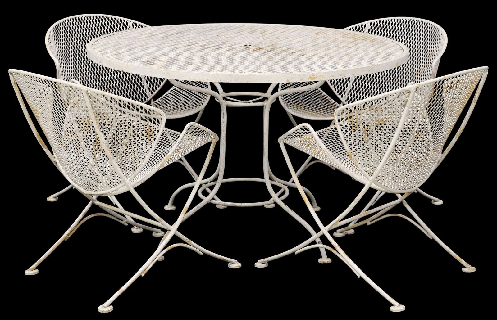 (5) MAURIZIO TEMPESTINI FOR SALTERINI 'CLAMSHELL' PATIO CHAIRS & TABLE: (lot of 5) Mid-century modern painted iron patio set, designed by Maurizio Tempestini (Italian, 1908-1960) for Salterini, c.1950s, all with paint loss and wear commensurate with outdoor use, incl