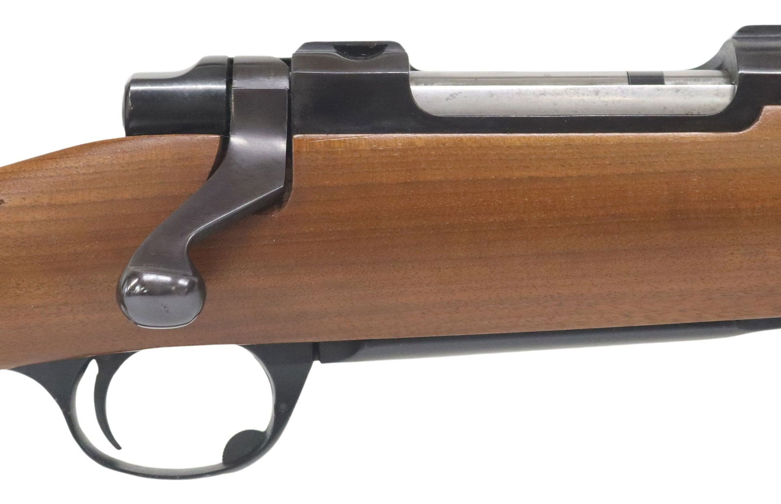 RUGER M77 RIFLE, .22-250 CALIBER, VERY GOOD CONDITION: Ruger Model 77 rifle, bolt action, .22-250 caliber, 22" barrel, scope mounts and unattached scope rings, slide safety, checkered hardwood stock, two sling posts, Ruger recoil pad, wood and metal