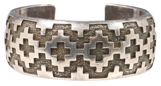 JERRY ROAN (1919-1977) NAVAJO SILVER OVERLAY CUFF