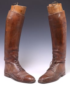 (PAIR) ENGLISH BROWN LEATHER RIDING BOOTS WITH TREES