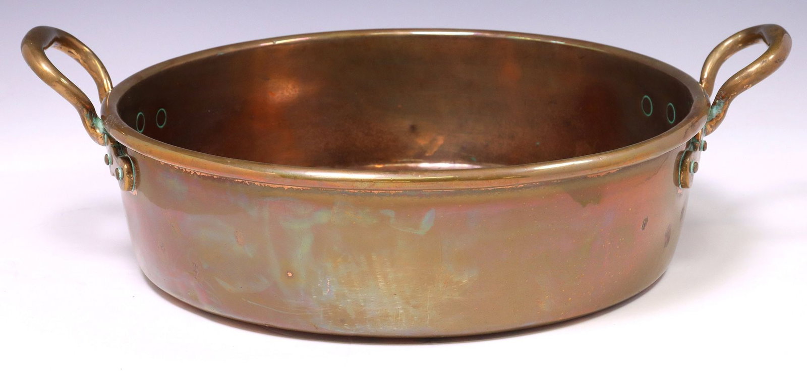 VICTORIAN DUAL-HANDLED SHALLOW COPPER PAN: Victorian dual-handled copper pan, late 19th c., shallow cylindrical form with raised handles, approx 6.5"h, 21"w, 16"d, 9.5lbs