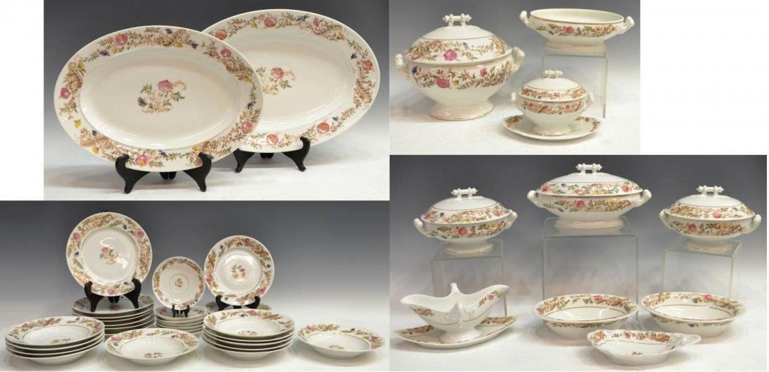 (42) PARCEL GILT HAVILAND LIMOGES DINNER SERVICE: (set of 42 ) Haviland & Co. Limoges parcel gilt porcelain dinner service, foliage and floral motif on a white ground , comprising: (7) dinner plates, one with minor flake underfoot, 9.5"diam; (5) sala