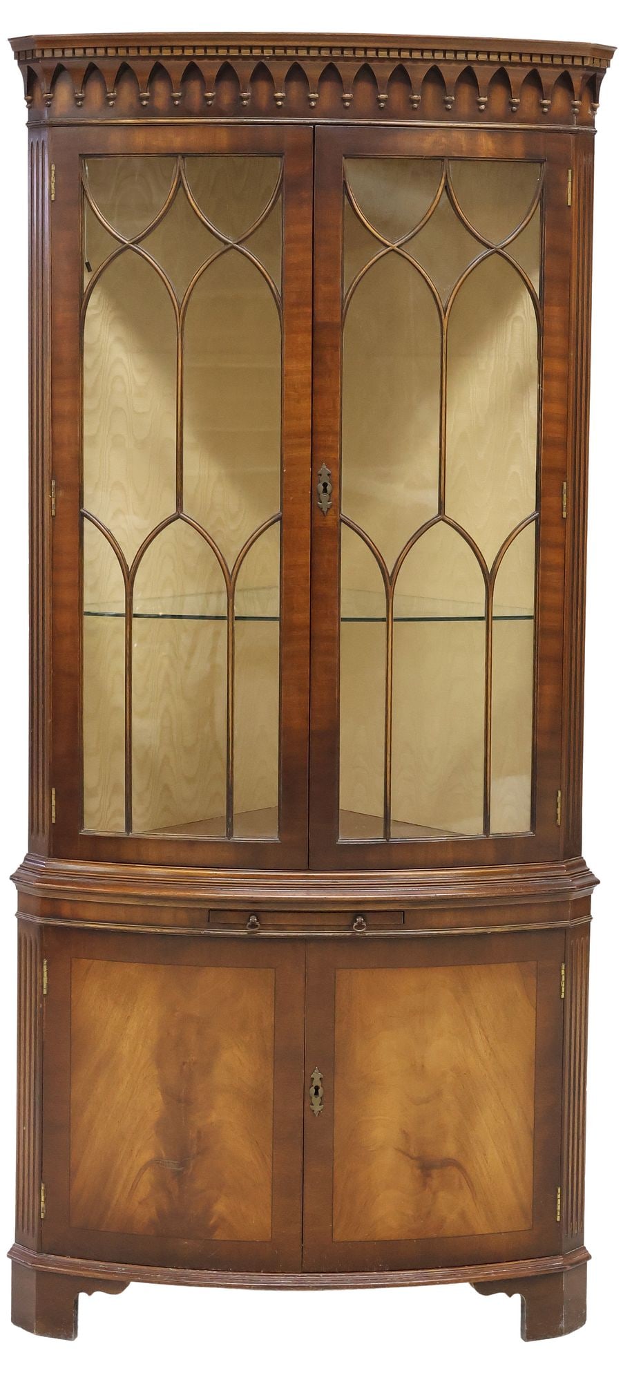 ENGLISH BEVAN FUNNEL GEORGIAN STYLE MAHOGANY CORNER CABINET: English Georgian style mahogany corner cabinet, Bevan Funnel Limited Reprodux, late 20th c., having molded cornice with drop finials, over dual glazed cabinet doors, opening to illuminated interi