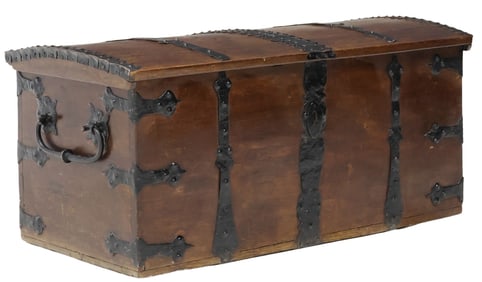 ENGLISH IRON-STRAPPED OAK STORAGE COFFER, EARLY 19TH C.