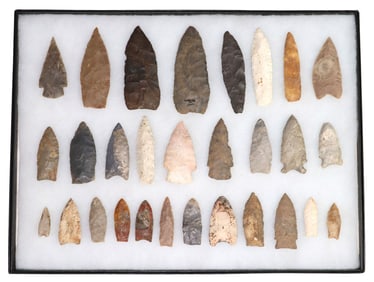 (29) STONE ARROWHEADS & SPEAR POINTS IN RIKER BOX