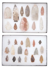 (29) STONE ARROWHEADS & SPEAR POINTS IN RIKER BOXES