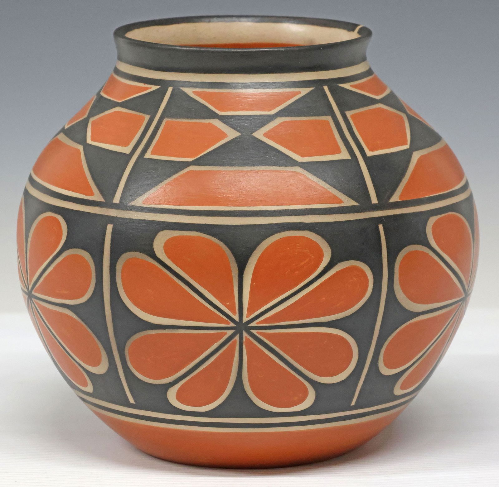 WARREN CORIZ (D.2011) SANTO DOMINGO PUEBLO POTTERY JAR (1 of 5)