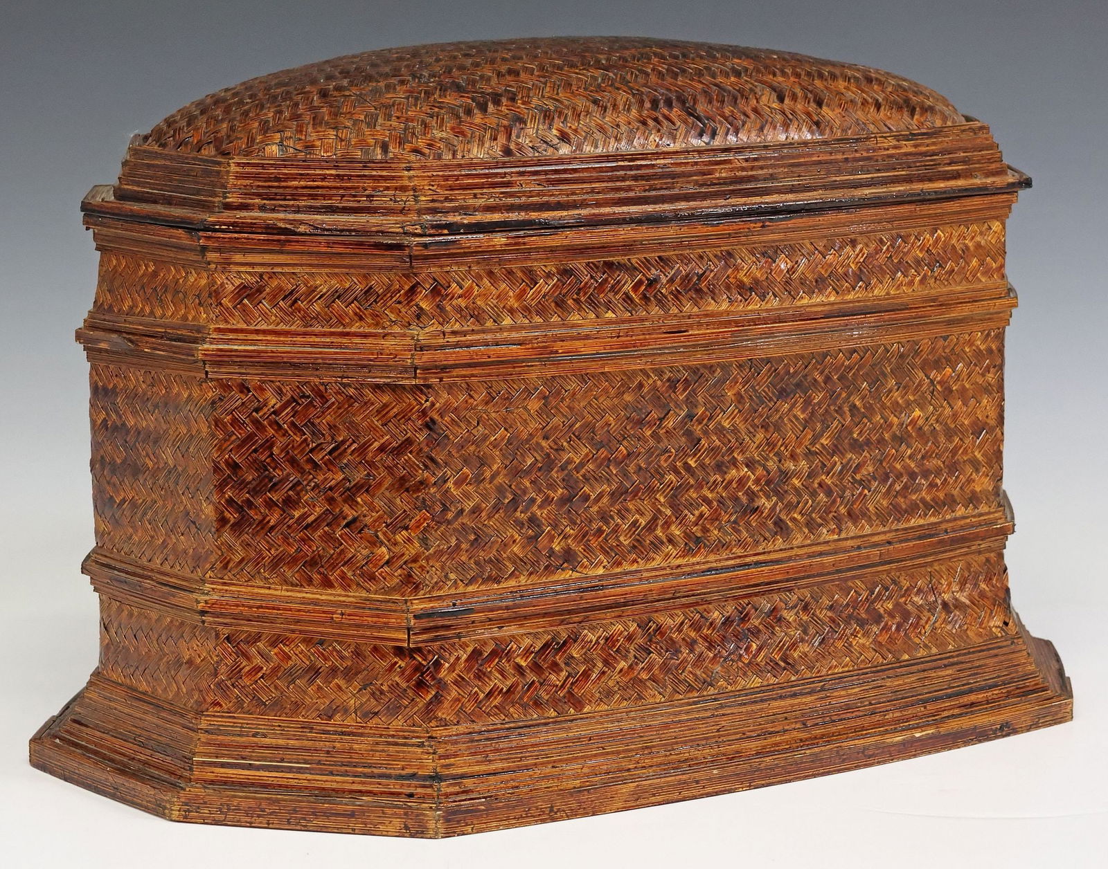 LARGE SOUTHEAST ASIAN HERRINGBONE-WOVEN RATTAN TABLE BOX (1 of 6)