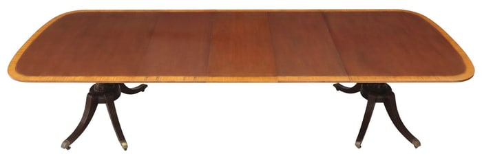BAKER FURNITURE SHERATON STYLE MAHOGANY EXTENSION DINING TABLE