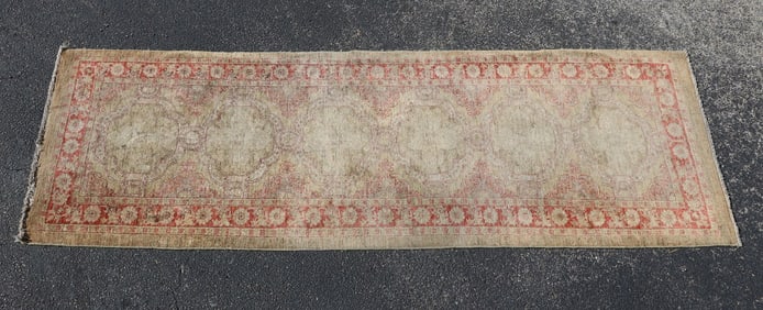 HAND-TIED PAKISTAN PESHAWAR RUNNER, 9' X 3'1"