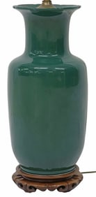 CHINESE EMERALD GREEN GLAZED PORCELAIN VASE TABLE LAMP