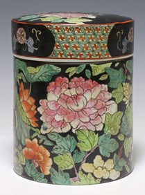 LARGE CHINESE PARCEL GILT FAMILLE NOIR PORCELAIN TEA CANISTER