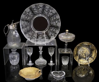(10) TABLE GLASSWARE ITEMS: PARCEL-GILT DISHES, SERVING TRAY, ETC.