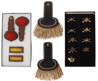 (12) U.S. INSIGNIA, CAVALRY & ARTILLERY SHOULDER