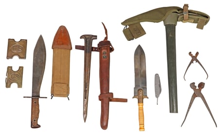 (9) US ARMY ITEMS: 'H' BELT PLATES, BOLO KNIFE, HUNT KNIFE, PICKET PIN