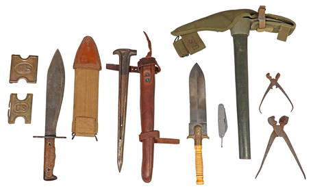 (9) US ARMY ITEMS: 'H' BELT PLATES, BOLO KNIFE, HUNT KNIFE, PICKET PIN (1 of 5)