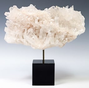 GEOLOGICAL QUARTZ CRYSTAL SPECIMEN ON BLACK MARBLE BASE
