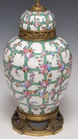 FRENCH BELLE EPOQUE ORMOLU-MOUNTED POTPOURRI VASE TABLE LAMP