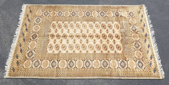 HAND-TIED PAKISTANI BOKHARA RUG, 8'10" X 6'1"