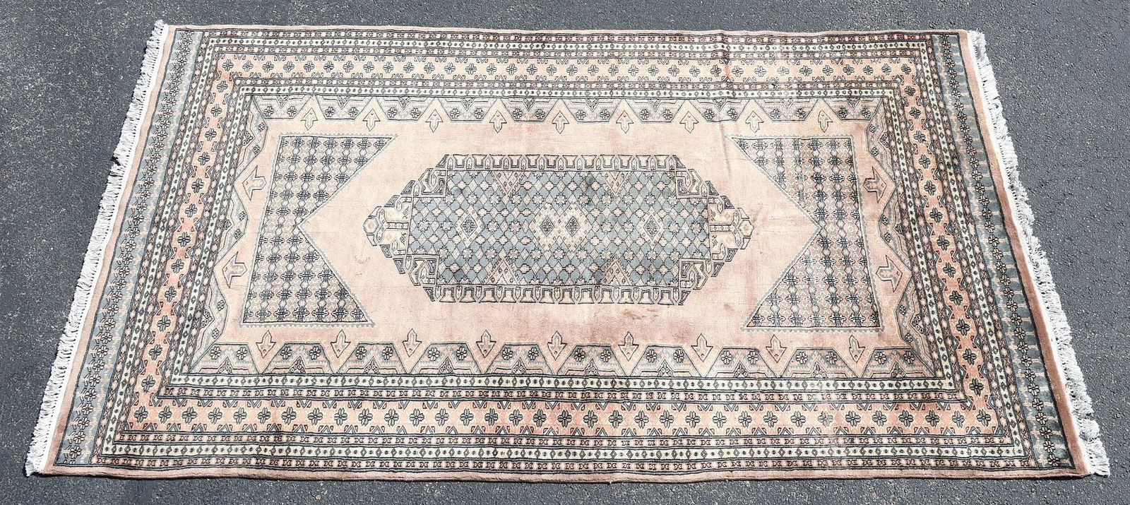 HAND-TIED PAKISTANI BOKHARA RUG, 8'8" X 5' (1 of 3)
