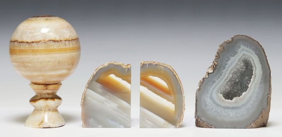 (4) POLISHED GEOLOGICAL AGATE SPECIMENS & ONYX SPHERE ON STAND