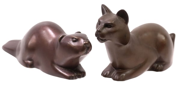 (2) DAVID EVERETT (B.1950) BRONZE ANIMAL PAPERWEIGHTS