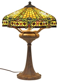 CONTEMPORARY TIFFANY STYLE STAINED & LEADED 3-LIGHT TABLE LAMP