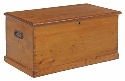AMERICAN DOVETAILED BLANKET CHEST / STORAGE TRUNK
