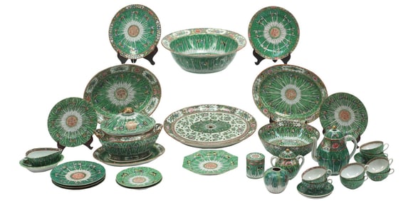 (36) CHINESE EXPORT 'CABBAGE LEAF' ASSEMBLED PARTIAL DINNER SERVICE