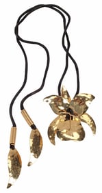 ESTATE HAMMERED 14KT GOLD ORCHID FLOWER PENDANT NECKLACE