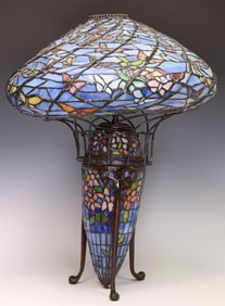 TIFFANY STYLE STAINED & LEADED GLASS 3-LIGHT TABLE LAMP