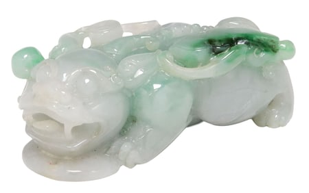 CHINESE CARVED JADEITE FOO LION PENDANT
