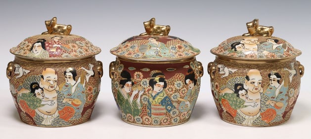(3) SATSUMA STYLE PARCEL GILT ENAMELED PORCELAIN LIDDED BOWLS